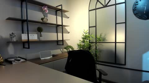 Snapshot of labrinthteasing chatting on 10.10.25 labrinthteasing online show from 10.10.25