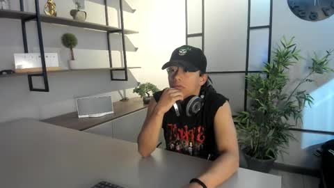 Snapshot of labrinthteasing chatting on 10.14.25 labrinthteasing online show from 10.14.25