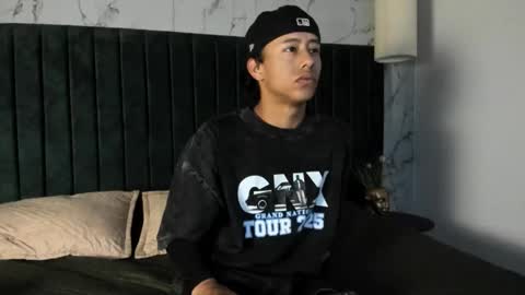 Snapshot of labrinthteasing chatting on 11.18.25 labrinthteasing online show from 11.18.25