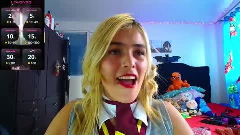 Snapshot of lacolombiana_bitch chatting on 11.28.25 Valentina online show from 11.28.25