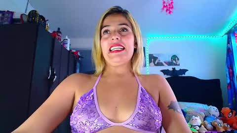 Snapshot of lacolombiana_bitch chatting on 01.06.26 Valentina online show from 01.06.26