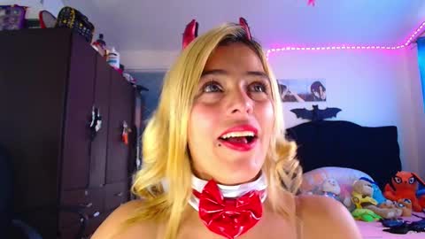 Snapshot of lacolombiana_bitch chatting on 01.10.26 Valentina online show from 01.10.26