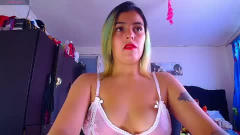 Snapshot of lacolombiana_bitch chatting on 06.16.26 Valentina online show from 06.16.26