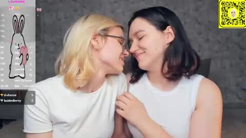 Violet and Isabel online show from 06.23.26