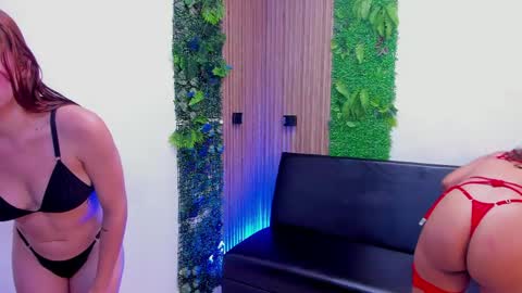 Snapshot of ladies_wallen chatting on 05.19.26 ladies_wallen online show from 05.19.26