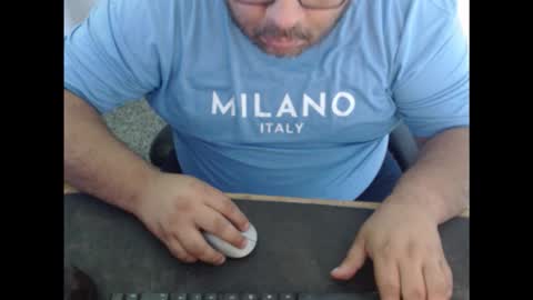 Snapshot of ladillado chatting on 11.04.25 rob online show from 11.04.25