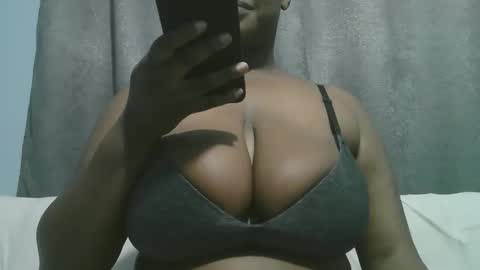 lady_dearra online show from 10.28.25