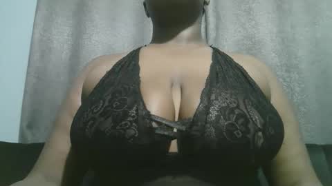 lady_dearra online show from 11.13.25