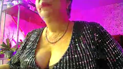 Snapshot of lady_gloria chatting on 12.17.24 Lady Gloria online show from 12.17.24