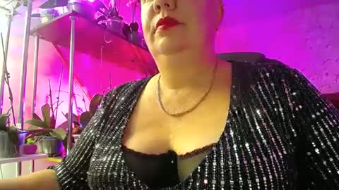 Snapshot of lady_gloria chatting on 12.28.24 Lady Gloria online show from 12.28.24