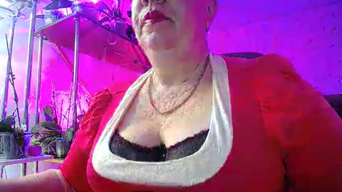 Snapshot of lady_gloria chatting on 12.29.24 Lady Gloria online show from 12.29.24