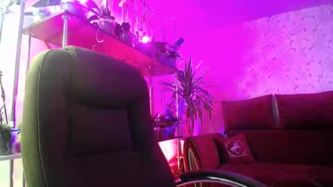 Snapshot of lady_gloria chatting on 12.29.24 Lady Gloria online show from 12.29.24