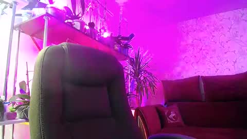 Snapshot of lady_gloria chatting on 01.04.25 Lady Gloria online show from 01.04.25