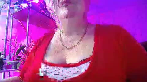 Snapshot of lady_gloria chatting on 01.08.25 Lady Gloria online show from 01.08.25