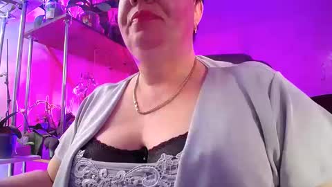 Snapshot of lady_gloria chatting on 02.19.25 Lady Gloria online show from 02.19.25