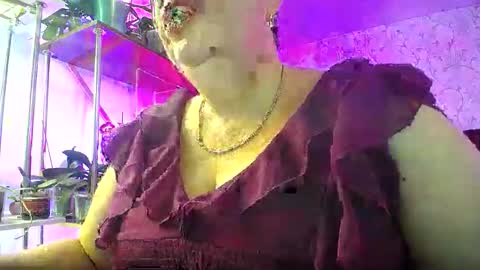 Snapshot of lady_gloria chatting on 09.11.25 Lady Gloria online show from 09.11.25