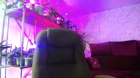 Snapshot of lady_gloria chatting on 10.09.25 Lady Gloria online show from 10.09.25