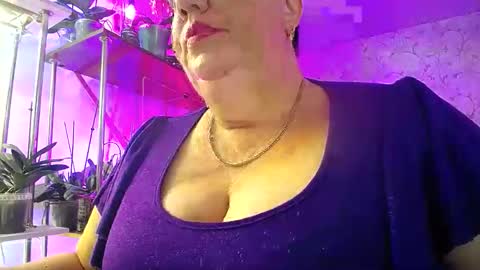 Snapshot of lady_gloria chatting on 10.24.25 Lady Gloria online show from 10.24.25