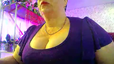 Lady Gloria online show from 05.12.26
