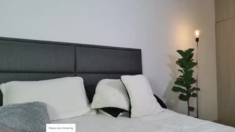 Snapshot of lady_ni chatting on 11.28.25 700 1300 -5 online show from 11.28.25