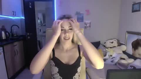 lady_smile69 online show from 11.30.25