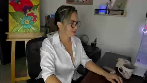 Snapshot of lady_sophie01 chatting on 09.25.25 Sophie   online show from 09.25.25