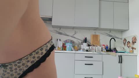 Sima Ladybigsmile online show from 04.10.26