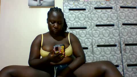 Snapshot of ladyblossoms19 chatting on 12.19.24 lindah32 online show from 12.19.24
