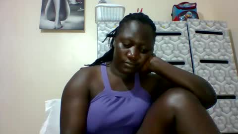 Snapshot of ladyblossoms19 chatting on 01.01.25 lindah32 online show from 01.01.25
