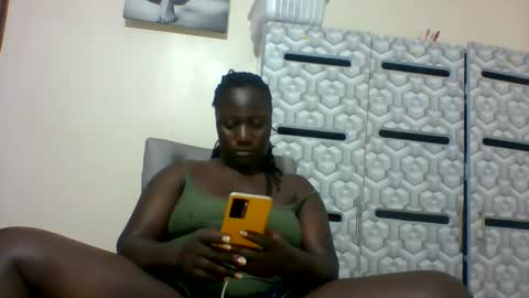 Snapshot of ladyblossoms19 chatting on 01.07.25 lindah32 online show from 01.07.25