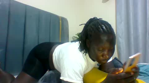Snapshot of ladyblossoms19 chatting on 02.14.25 lindah32 online show from 02.14.25