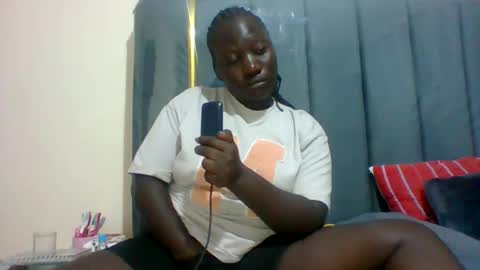 Snapshot of ladyblossoms19 chatting on 02.17.25 lindah32 online show from 02.17.25