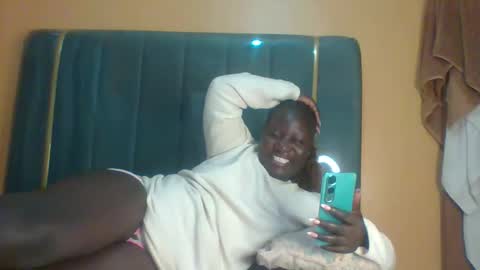 Snapshot of ladyblossoms19 chatting on 09.17.25 lindah32 online show from 09.17.25