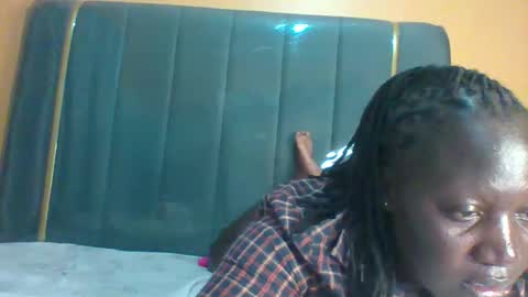 Snapshot of ladyblossoms19 chatting on 10.10.25 lindah32 online show from 10.10.25