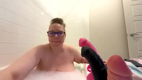 Snapshot of ladycherielynn chatting on 04.18.26 LadyCherieLynn online show from 04.18.26