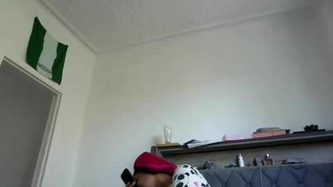 Snapshot of ladycinnabon chatting on 10.04.25 Stephanie online show from 10.04.25