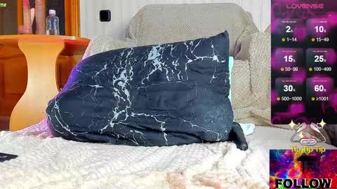 Snapshot of ladyfree chatting on 03.12.25 Zlata online show from 03.12.25