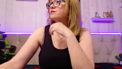 Snapshot of ladyjeen chatting on 04.29.26 Lady Jeen Back on Sunday 8th of December online show from 04.29.26