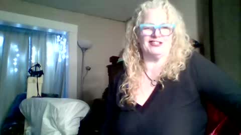 Snapshot of ladymeadowlark chatting on 03.10.25 LadyMeadowlark online show from 03.10.25