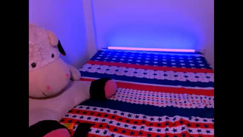 Snapshot of ladypussy69779756 chatting on 11.12.25 laura online show from 11.12.25