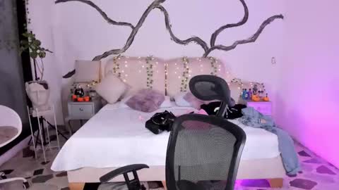 Lady  online show from 10.24.25