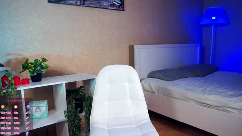 day - Lizzy night-Roxann online show from 02.13.25