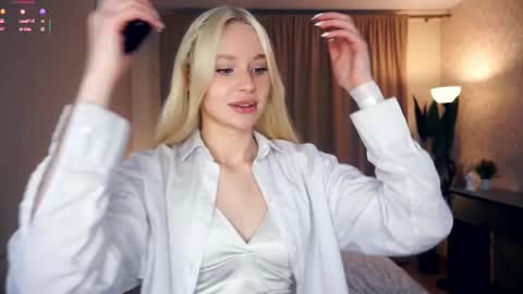 day - Lizzy night-Roxann online show from 03.09.25