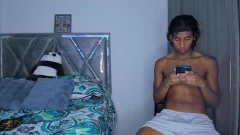 Snapshot of lagosanthos chatting on 11.25.25 LagoSantos online show from 11.25.25