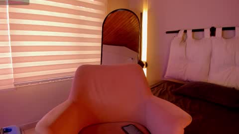 Snapshot of laila__sub chatting on 02.26.26 Laila online show from 02.26.26