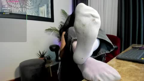 Snapshot of laila_angel chatting on 10.03.25 laila_angel online show from 10.03.25