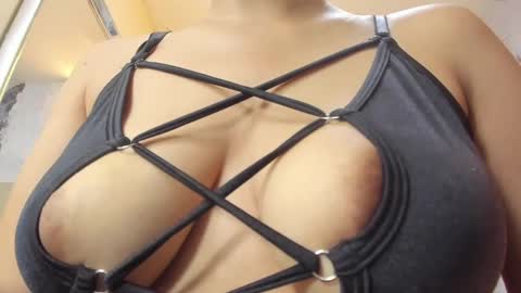 Snapshot of lailamorfy chatting on 11.05.25 online show from 11.05.25