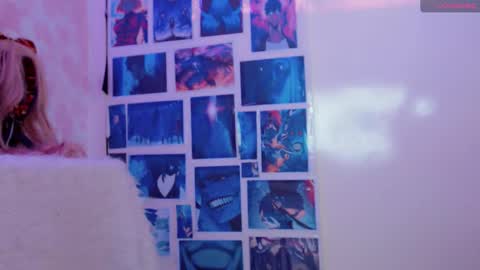 lala Moon online show from 10.29.25