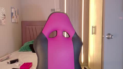 Laura online show from 11.26.25