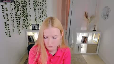 Laly online show from 11.21.25